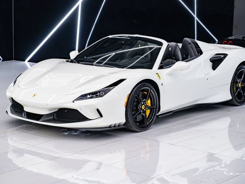 Used 2022 Ferrari F8 Tributo RWD image 3