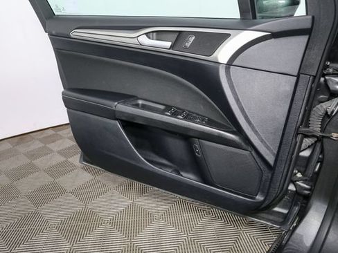 Used 2019 Ford Fusion SE FWD image 35