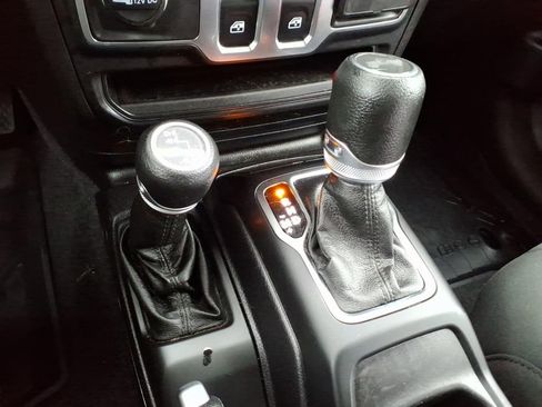 Used 2021 Jeep Wrangler Sport AWD/4WD image 27