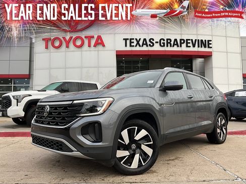 Used 2025 Volkswagen Atlas Cross Sport SE image 1