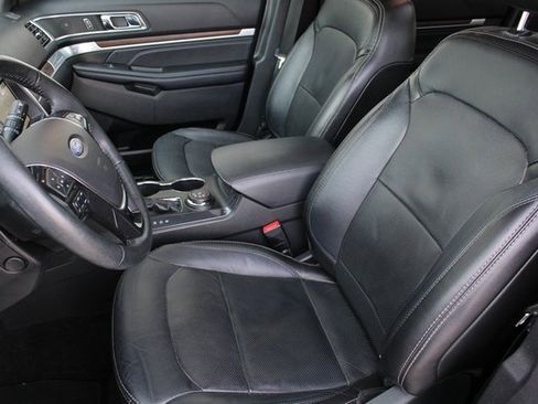 Used 2018 Ford Explorer Limited image 19