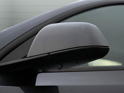 Used 2024 Tesla Model Y 2WD image 10