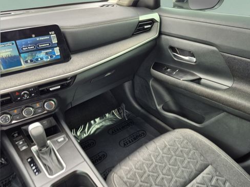 Certified 2025 Nissan Kicks SV FWD image 15