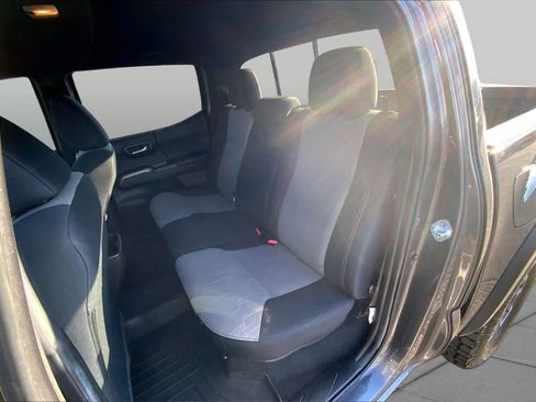 Used 2022 Toyota Tacoma TRD Off-Road AWD/4WD image 21