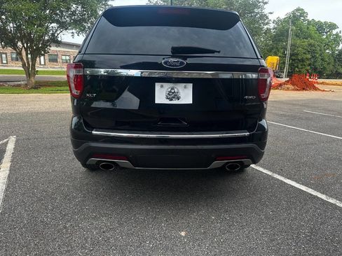 Used 2018 Ford Explorer XLT w/ Equipment Group 202A AWD/4WD image 5