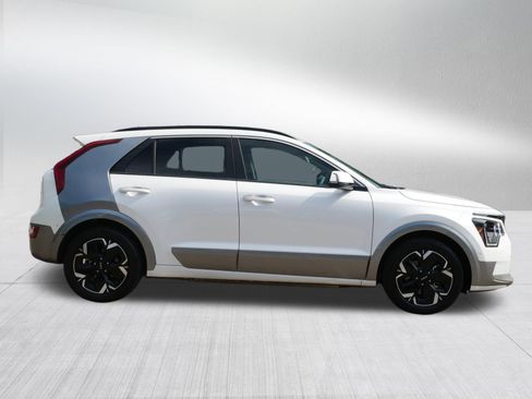 Used 2023 Kia Niro Wave FWD image 8