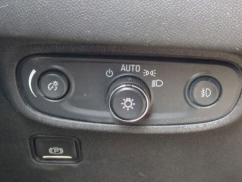 Certified 2021 GMC Terrain SLT image 17