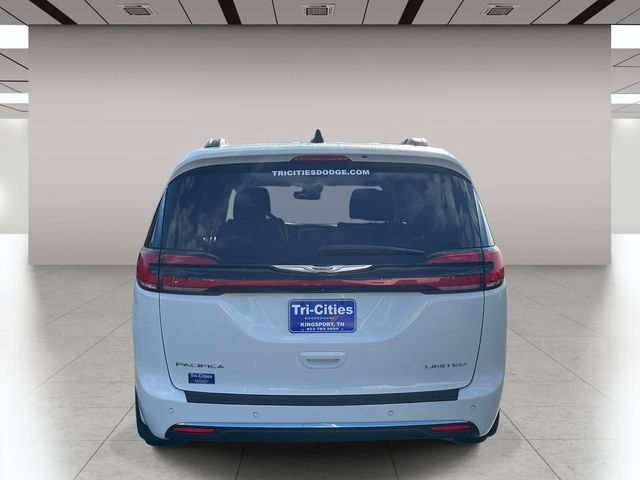 Used 2023 Chrysler Pacifica Limited FWD image 4