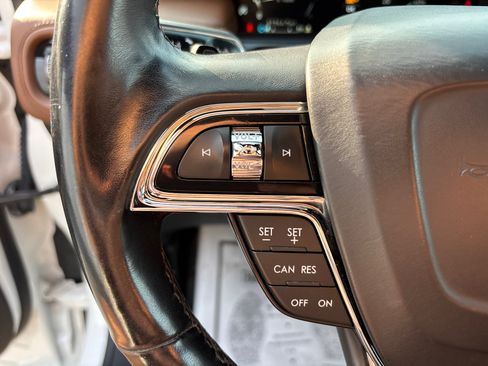 Used 2023 Lincoln Nautilus Reserve AWD/4WD image 17