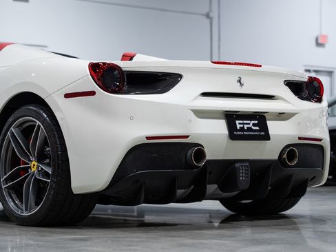 Used 2018 Ferrari 488 Spider image 19
