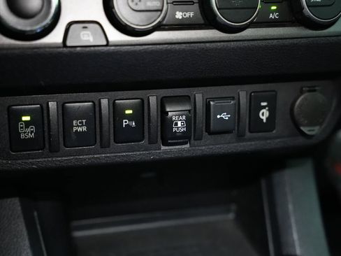 Used 2021 Toyota Tacoma TRD Sport w/ Technology Package AWD/4WD image 26