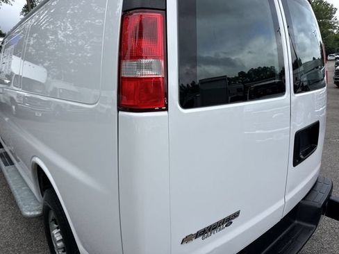 Used 2024 Chevrolet Express 2500 w/ Driver Convenience Package RWD image 15