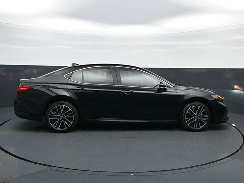 Used 2025 Toyota Camry XLE w/ Premium Plus Package FWD image 8
