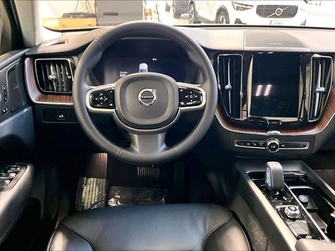 Certified 2024 Volvo XC60 B5 Plus image 6
