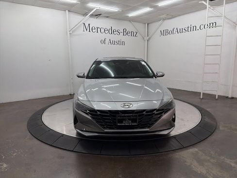 Used 2021 Hyundai Elantra SEL w/ Convenience + Premium Package FWD image 2
