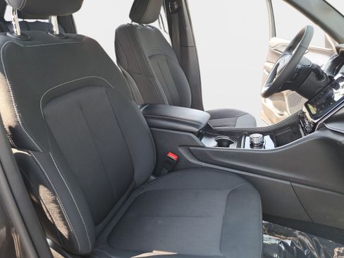 Used 2025 Jeep Grand Cherokee Laredo X w/ Luxury Tech Group I RWD image 10