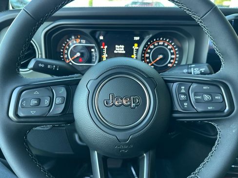 New 2025 Jeep Gladiator Mojave image 27