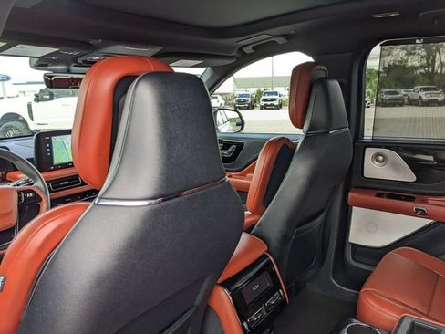 Used 2025 Lincoln Aviator Reserve w/ Luxury Package AWD/4WD image 19