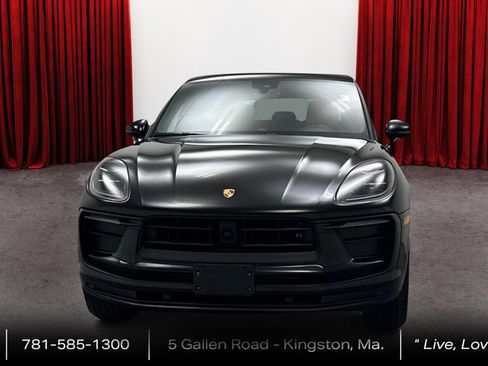 Used 2022 Porsche Macan AWD/4WD image 2