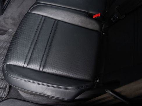 Certified 2022 Porsche Cayenne AWD/4WD image 31