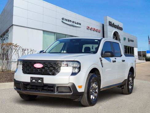 Used 2025 Ford Maverick XLT FWD image 2