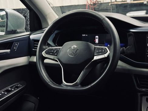 Used 2022 Volkswagen Taos SE w/ Driver Assistance Package image 21