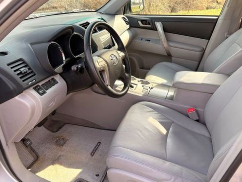Used 2010 Toyota Highlander SE image 9
