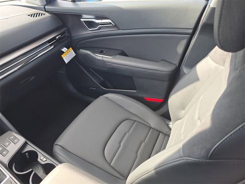 New 2026 Kia Sportage SX image 16