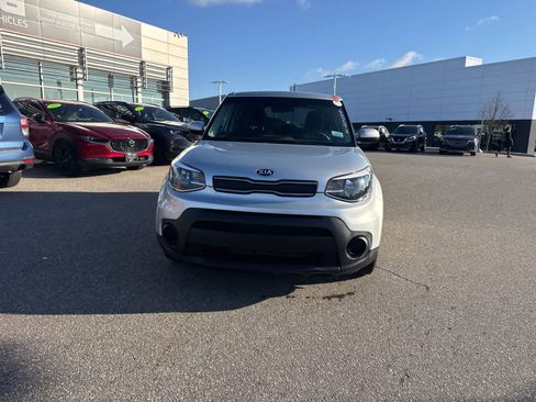Used 2019 Kia Soul Base w/ Convenience Package image 2