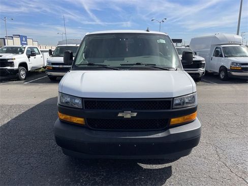 Used 2018 Chevrolet Express 3500 image 3