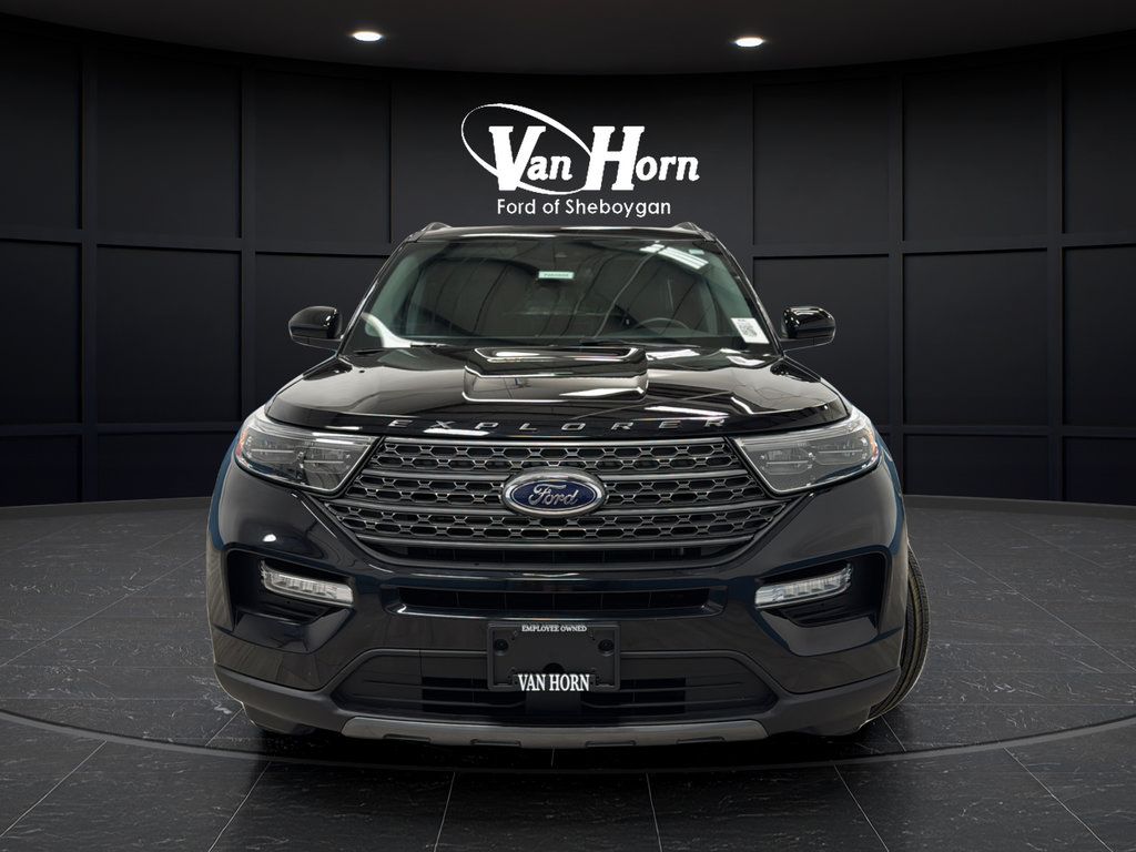Used 2023 Ford Explorer XLT w/ Equipment Group 202A AWD/4WD image 2