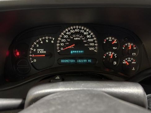 Used 2005 Chevrolet Avalanche LS image 9