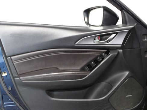 Used 2018 MAZDA MAZDA3 Grand Touring w/ Premium Equipment Package FWD image 37