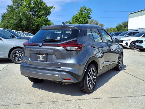 Used 2021 Nissan Kicks SV image 7