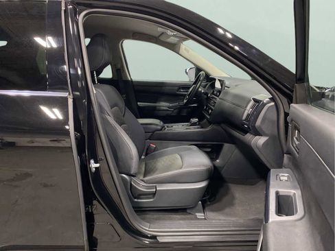 Used 2024 Nissan Pathfinder S image 31