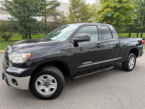 Used 2011 Toyota Tundra 4x4 Double Cab w/ Tow Pkg image 2