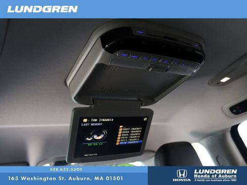 Used 2018 Chrysler Pacifica Touring-L FWD image 17
