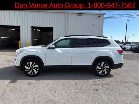 Used 2025 Volkswagen Atlas SE FWD image 2
