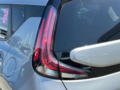 Used 2023 Kia Soul LX w/ LX Technology Package image 20