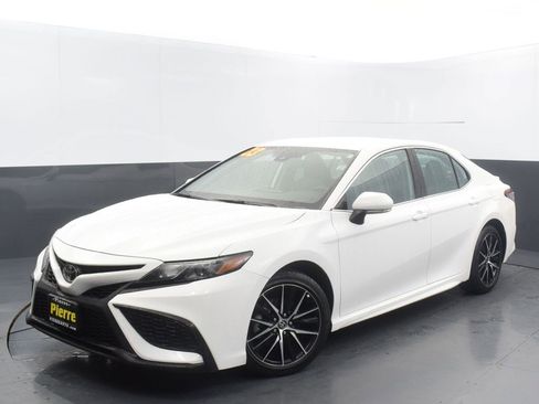 Used 2023 Toyota Camry SE image 1