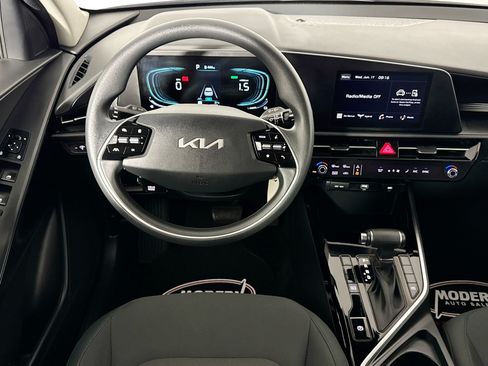 Used 2023 Kia Niro LX FWD image 19