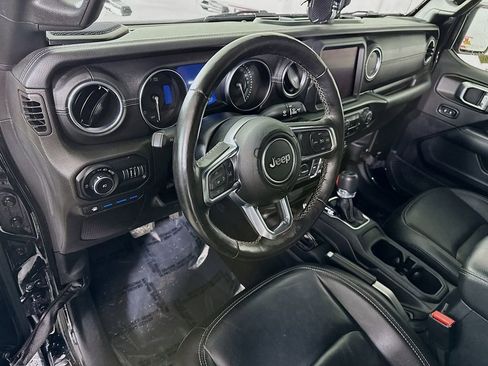 Used 2022 Jeep Wrangler Unlimited Sahara w/ Cold Weather Group AWD/4WD image 19