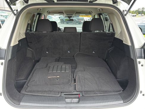 Used 2024 Nissan Rogue S FWD image 31