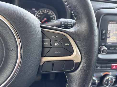 Used 2017 Jeep Renegade Limited AWD/4WD image 16