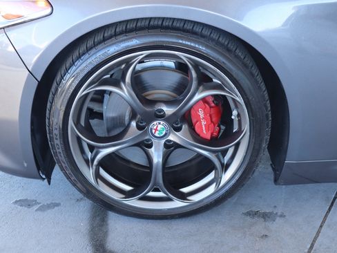 Used 2017 Alfa Romeo Giulia Ti w/ TI 19" Sport Package image 12