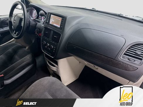 Used 2019 Dodge Grand Caravan SE FWD image 30