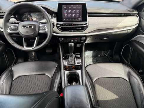 Used 2025 Jeep Compass Latitude AWD/4WD image 28