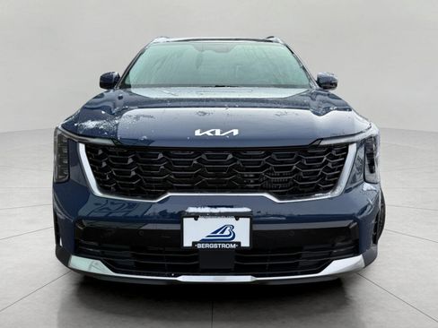 Certified 2025 Kia Sorento EX w/ Panoramic Sunroof Package image 2