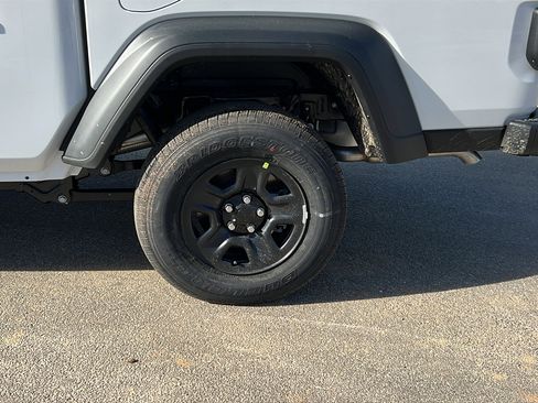 New 2026 Jeep Gladiator Sport image 12