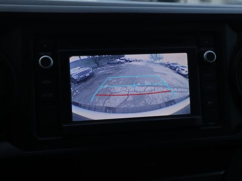 Used 2019 Toyota Tacoma SR image 31